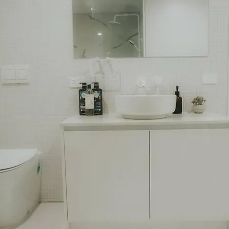 Modern 2 Bedroom Apartment At City With Free Parking Canberra Exterior photo