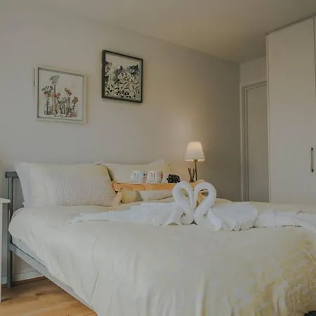 Modern 2 Bedroom Apartment At City With Free Parking Canberra Exterior photo